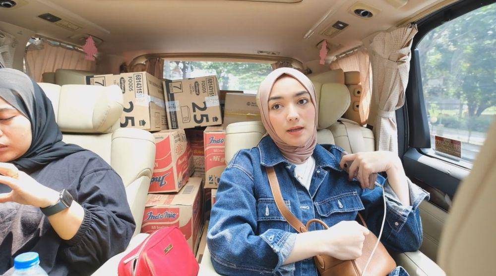 Citra Kirana bagi sembako (YouTube.com/Ciky Citra Rezky)