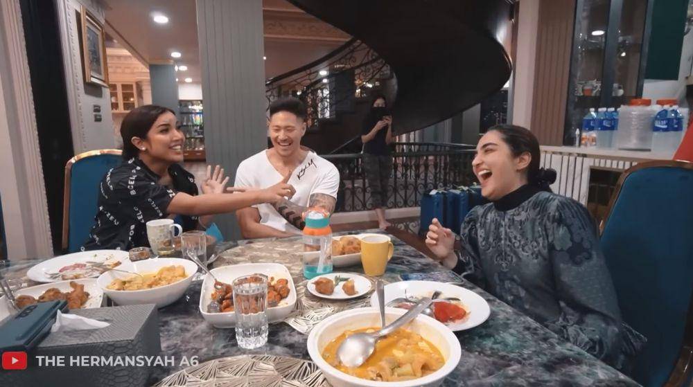 Millen buka puasa di rumah Ashanty (YouTube.com/The Hermansyah A6)