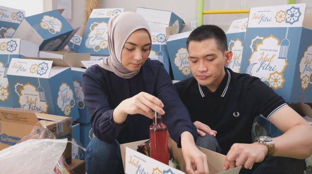 Citra Kirana bagi sembako (YouTube.com/Ciky Citra Rezky)