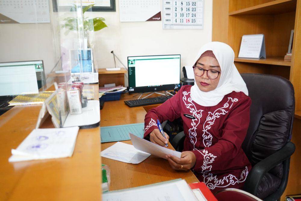 Pakaian khas Kabupaten Kediri mulai Maret 2023 ini wajib dikenakan oleh Aparatur Sipil Negara (ASN) dan Pegawai Pemerintah dengan Perjanjian Kerja (PPPK) di lingkungan Pemerintah Kabupaten Kediri. (Dok. Kediri)