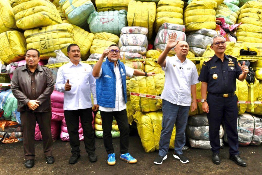 Impor Pakaian Ilegal Capai Rp100T, Menkop UKM: Berantas Importir Nakal