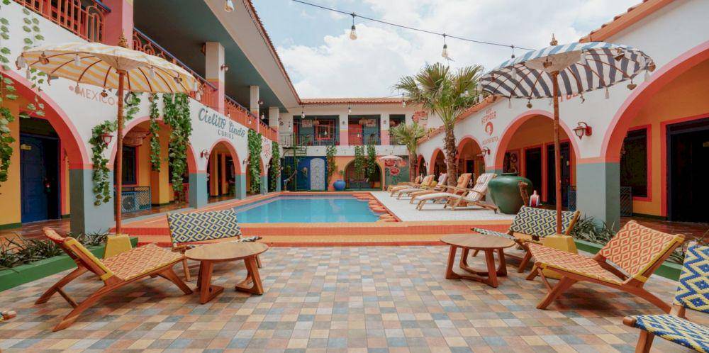 Por Aqui Stay & Dine (por-aqui.com)