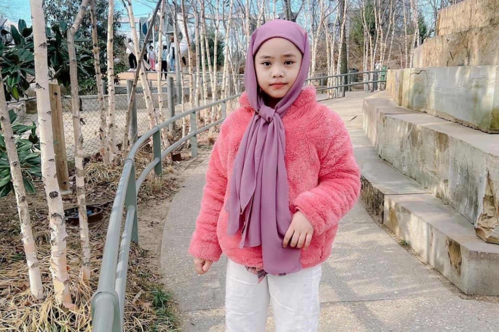 10 Potret Maryam, Anak Oki Setiana Dewi yang Stylish Sejak Dini!