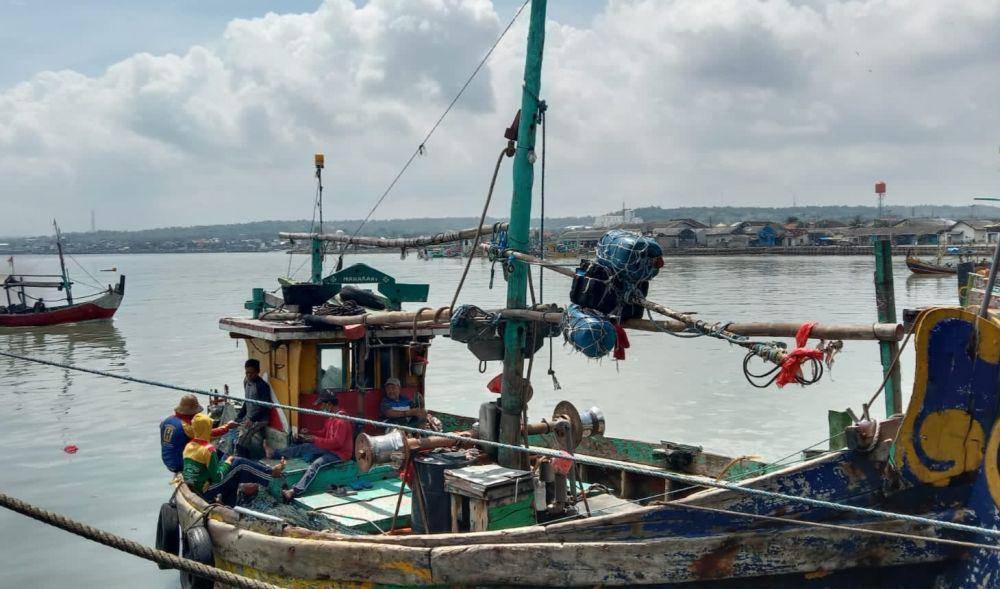 Kapal nelayan Lamongan saat bersandar di pelabuhan. IDN Times/Imron