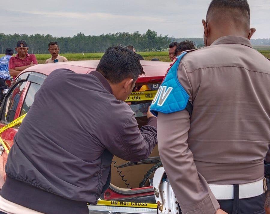 Geger! Warga Temukan Honda Brio Tak Bertuan Bekas Tembakan di Lamsel