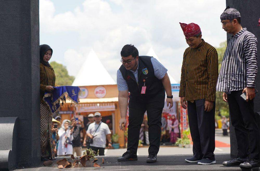 Pembukaan pameran UMKM Jadoel dalam rangka memperingati HUT Kabupaten Kediri ke-1219 (Dok. Pemkab Kediri)