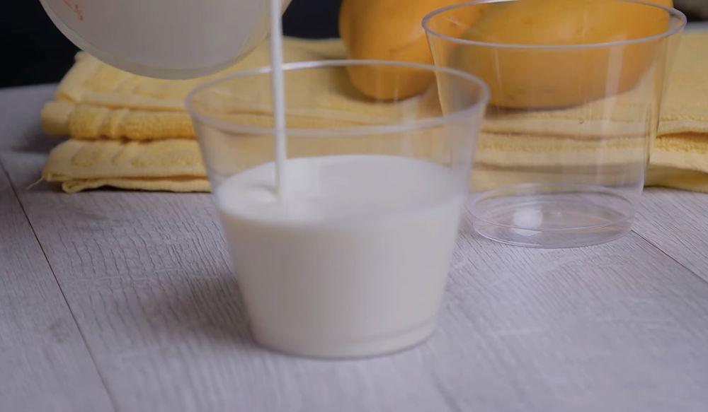 membuat mango panna cotta (youtube.com/Tastylicious)