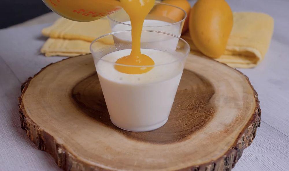 membuat mango panna cotta (youtube.com/Tastylicious)