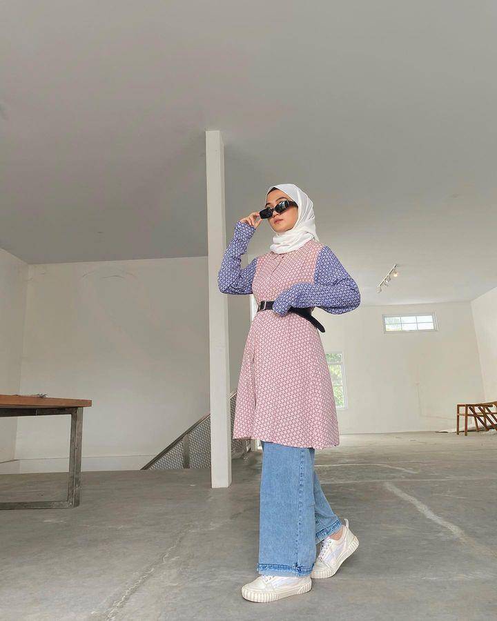 model celana yang cocok dengan tunik (instagram.com/inthiraclhaudya)