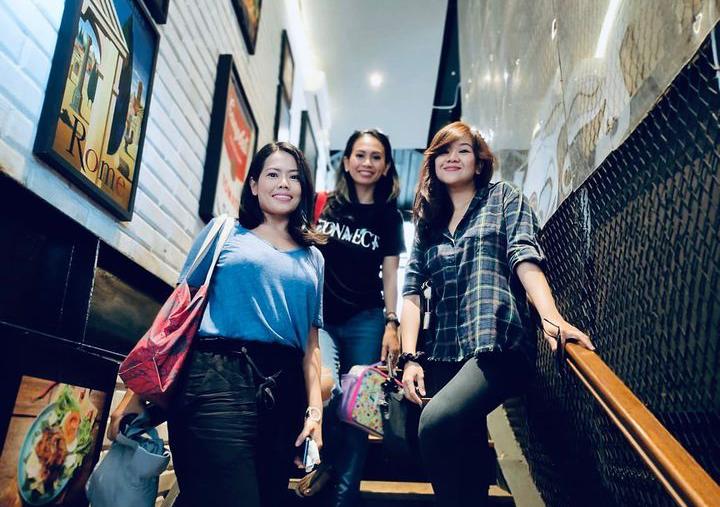 Kocak di Sinetron, 9 Potret Akrab Ana Pinem dengan Para Artis