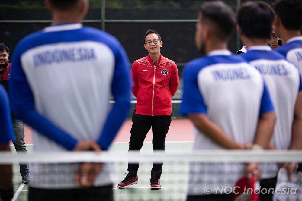 Kunjungan Chef de Mission (CdM) ke tim soft tenis Indonesia (dok.NOC Indonesia/Naif Al'as)