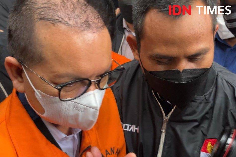 KPK menahan Bupati Kapuas Ben Brahim dan Anggota DPR Ary Eghani (IDN Times/Aryodamar)