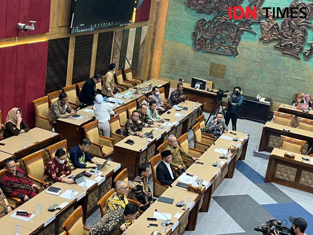 Plt. Menteri Pemuda dan Olahraga (Menpora), Muhadjir Effendy dalam Rapat Kerja bersama Komisi X DPR RI. (IDN Times/ Margith Damanik)