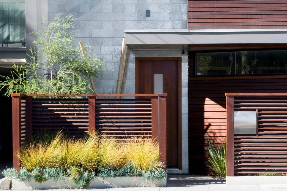 ilustrasi pagar rumah (hgtv.com/J. Michael Tucker)