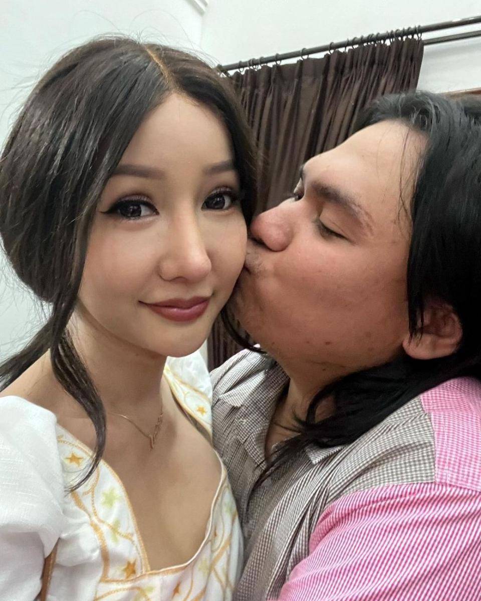 Artis di syukuran rumah Fuji (instagram.com/lucintaluna_manjalita)