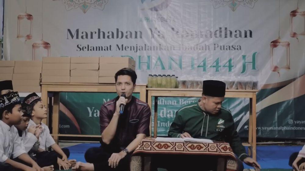 Glenca dan Rendi buka puasa (YouTube.com/Glenca Chysara)