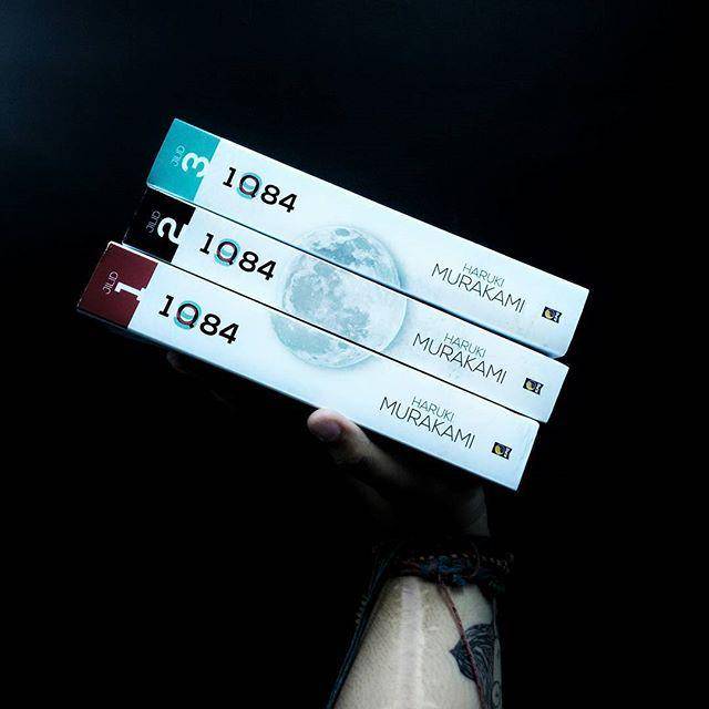 IQ84 Haruki Murakami (twitter.com/penerbitkpg)