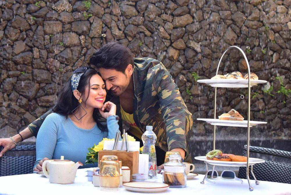 Potret Mesra Gaurav Khanna dan Istri (instagram.com/gauravkhannaofficial)