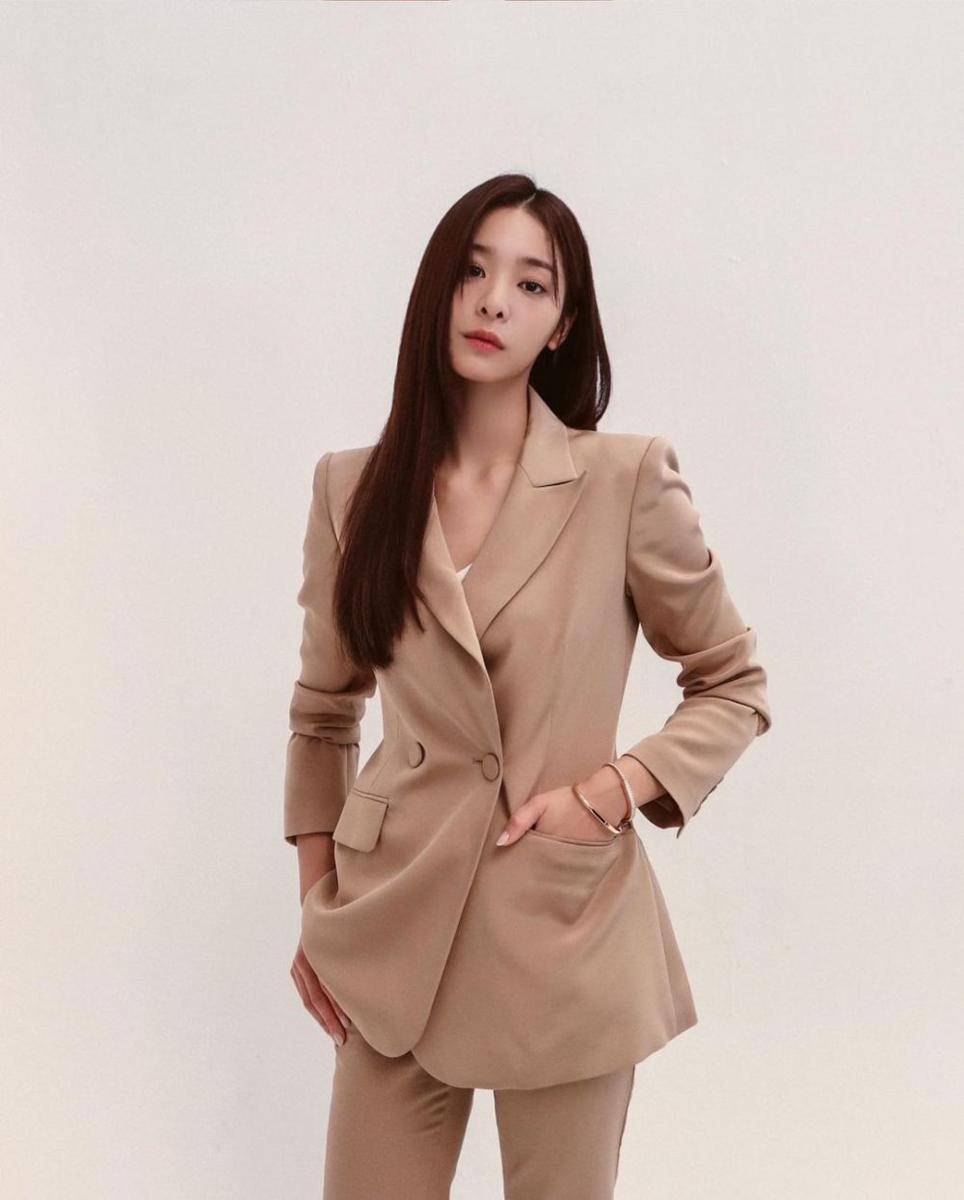 potret Seol In Ah (instagram.com/_seorina)
