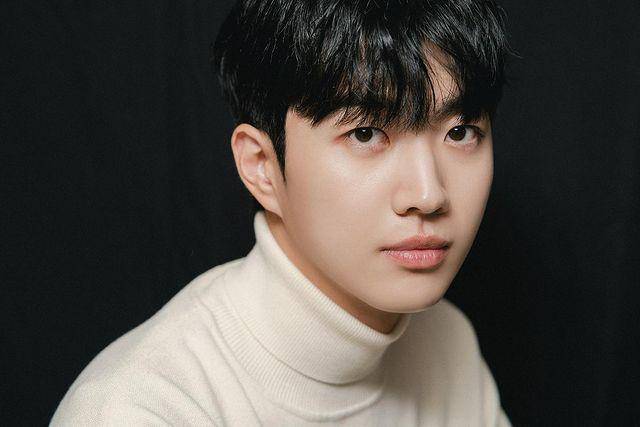 Kang Hoon (instagram.com/khoonyy)