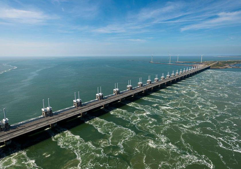 Delta Work merupakan salah satu proyek pelindung pesisir pantai terbesar di dunia yang terletak di Belanda. (holland.com)