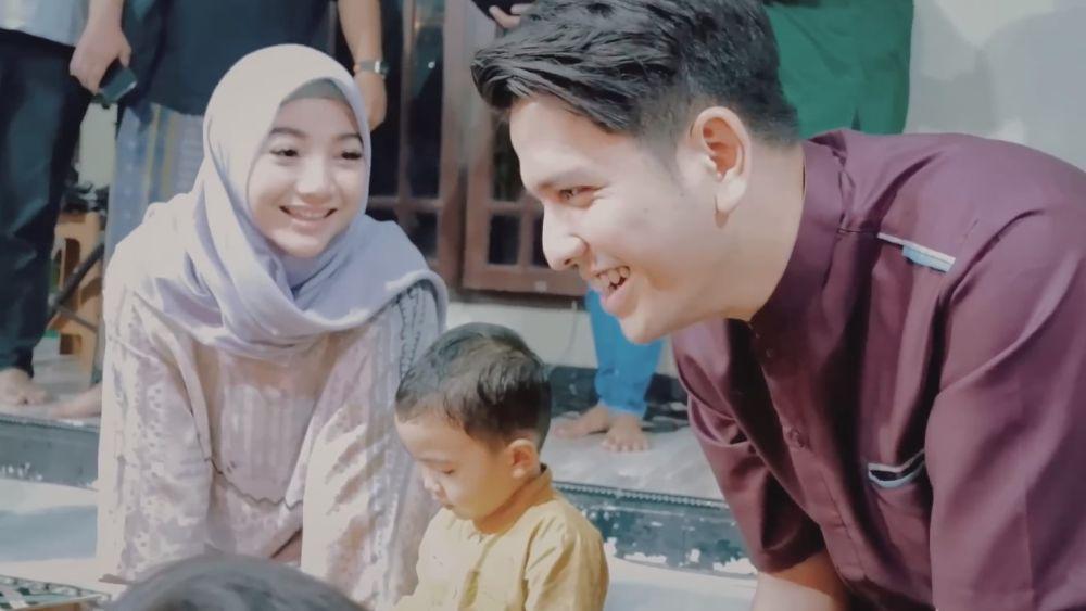 Glenca dan Rendi buka puasa (YouTube.com/Glenca Chysara)