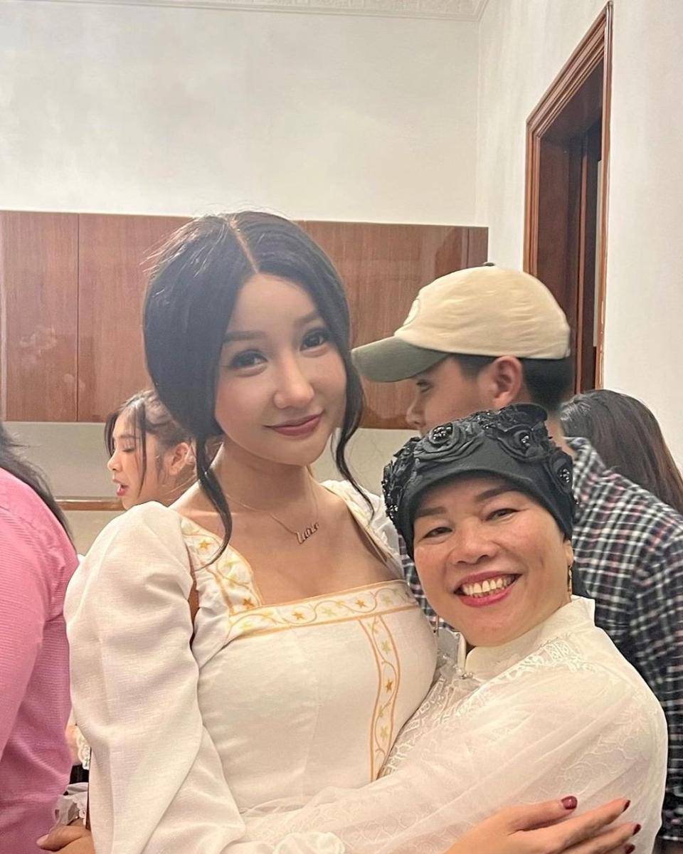 Artis di syukuran rumah Fuji (instagram.com/lucintaluna_manjalita)