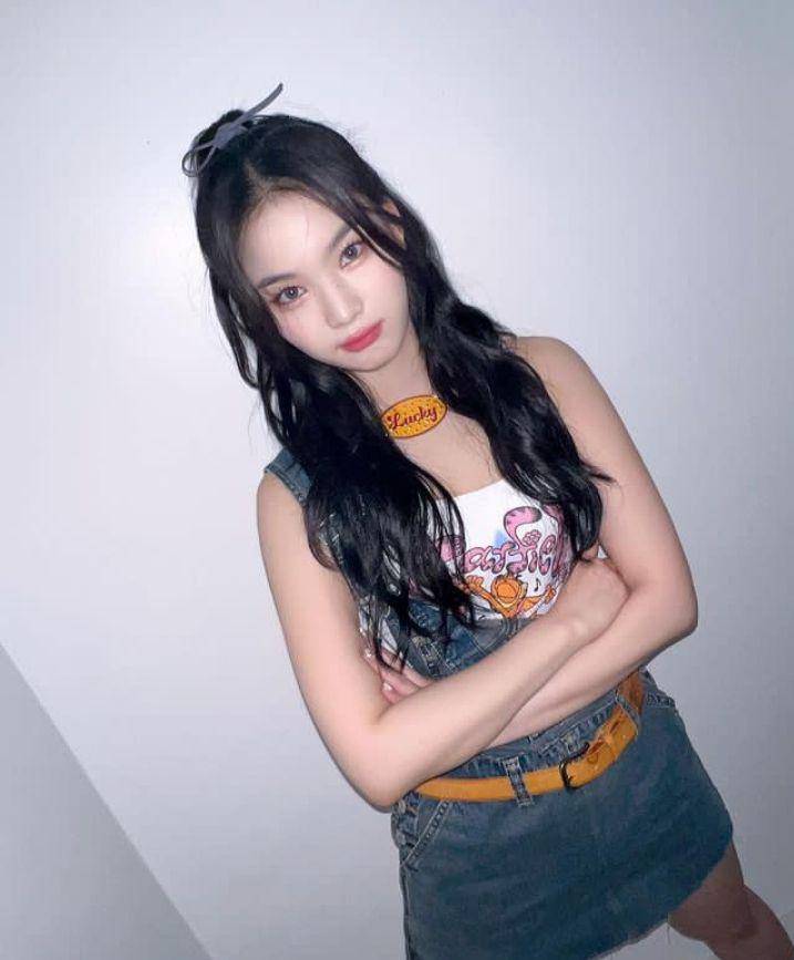 potret hair style member STAYC (instagram.com/stayc_highup)