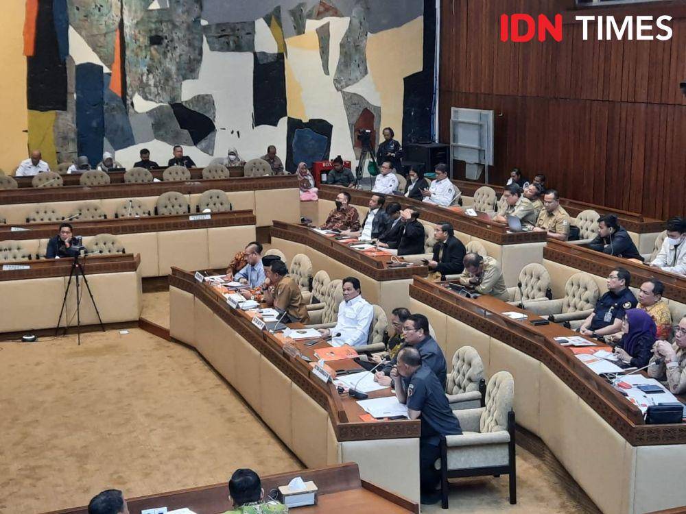 Rapat Dengar Pendapat (RDP) bersama penyelenggara pemilu dalam membahas putusan Pengadilan Negeri Jakarta Pusat terkait potensi penundaan tahapan pemilu (IDN Times/Yosafat Diva Bayu Wisesa)