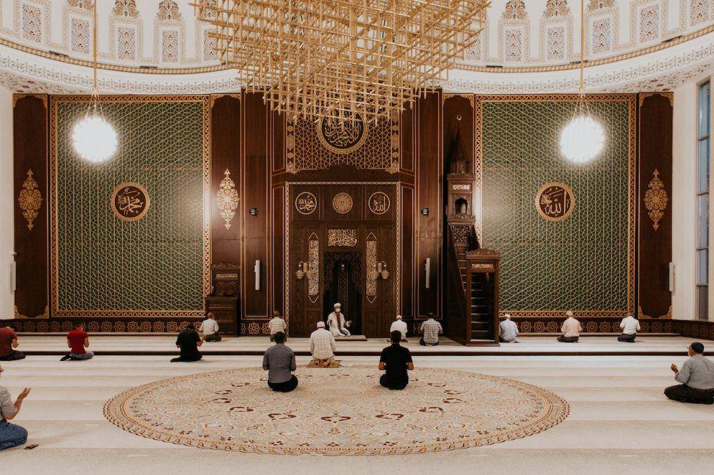 beribadah di Masjid (pexels.com/Ahmet Polat)