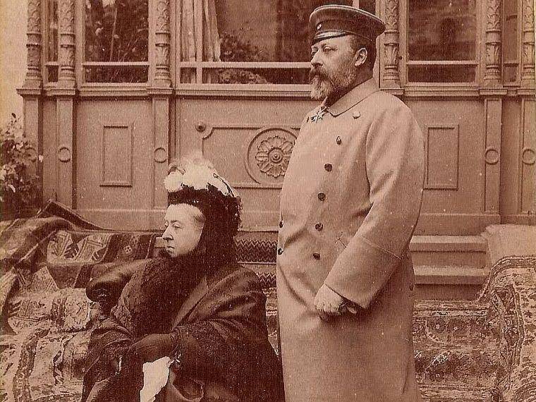 potret Ratu Victoria dan Pangeran Wales, Edward VII (commons.wikimedia.org/Gunn and Stuart)