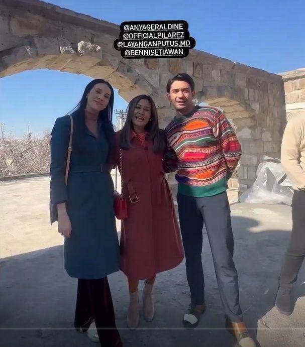 Reza Rahadian, Raihaanun, dan Anya Geraldine di Kapadokia (instagram.com/layanganputus.md)