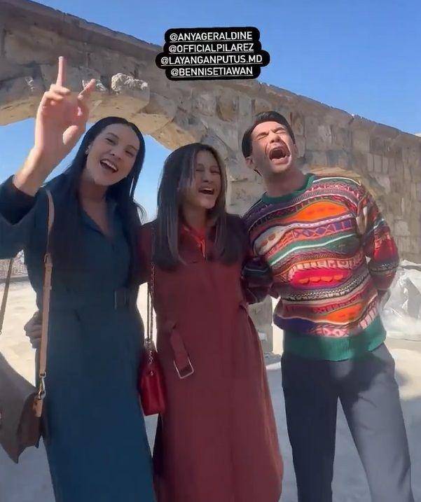 Reza Rahadian, Raihaanun, dan Anya Geraldine di Kapadokia (instagram.com/layanganputus.md)