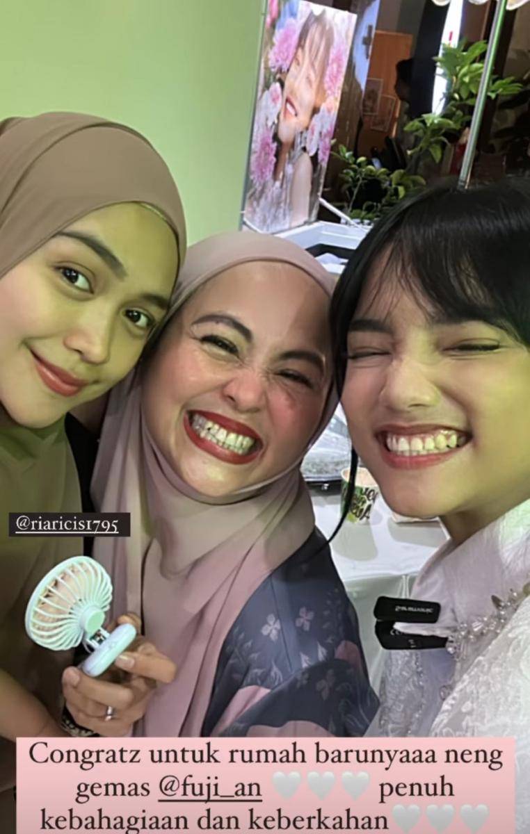 Artis di syukuran rumah Fuji (instagram.com/susanemir)