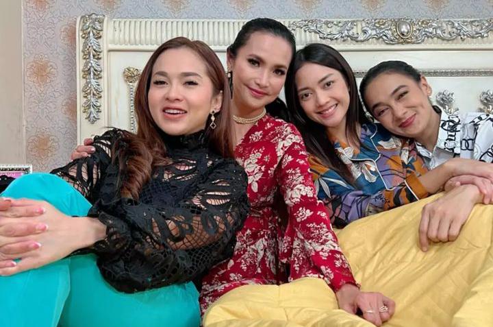 9 Potret Akrab Nunu Datau dengan Pemain Sinetron Cinta Setelah Cinta