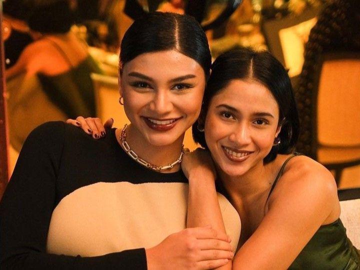 11 Artis Top Indonesia yang Berani Perankan Lesbian, Sampai Ciuman!