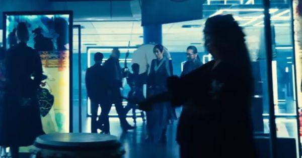 Akira menemani ayahnya di Continental ( Dok. Lionsgate / John Wick 4 )