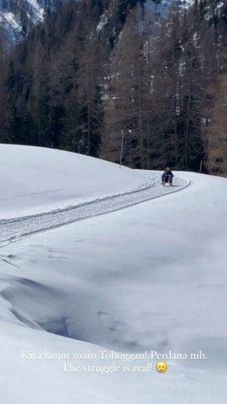 Vidi Aldiano main seluncuran dari gunung salju di Italia (instagram.com/vidialdiano)