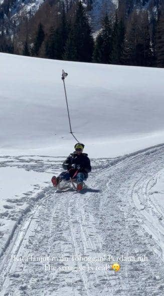 Vidi Aldiano main seluncuran dari gunung salju di Italia (instagram.com/vidialdiano)