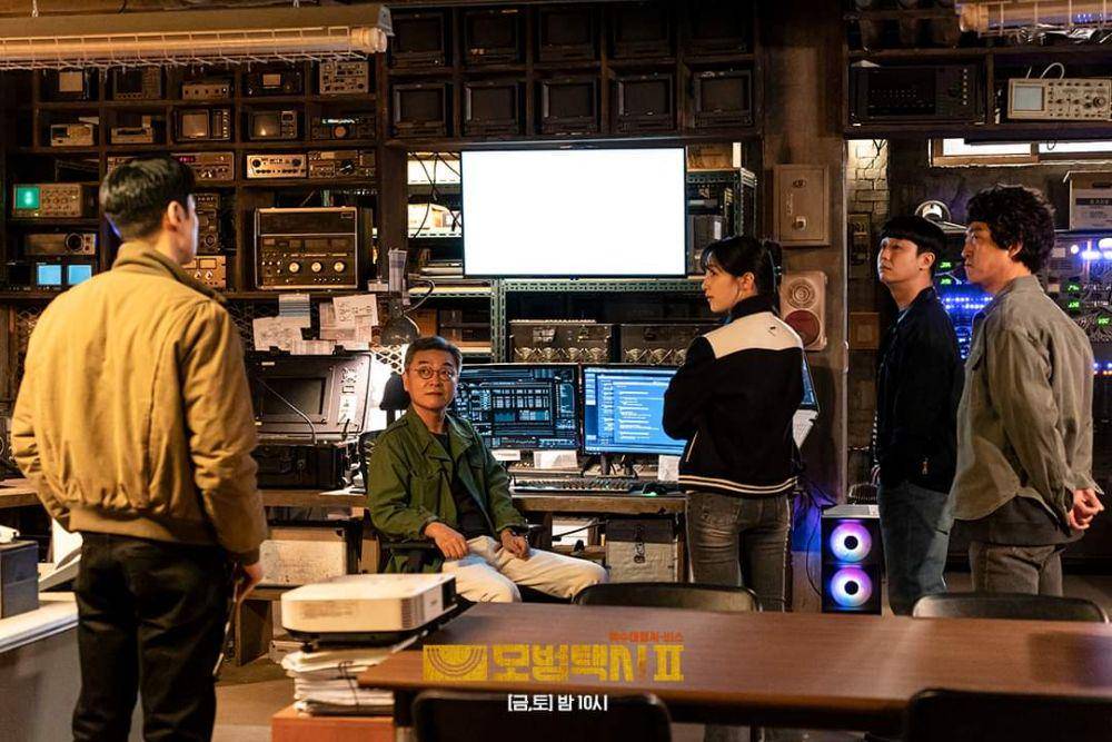 Lee Je Hoon, Kim Eui Sung, Pyo Ye Jin, Bae Yoo Ram, dan Jang Hyuk Jin di Taxi Driver 2 (dok. SBS/Taxi Driver 2)