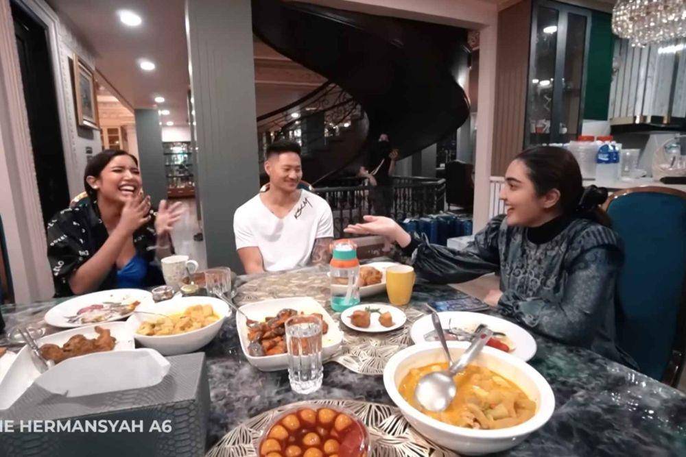 Millen Cyrus dan Lionel Lee di rumah Ashanty (YouTube.com/The Hermansyah A6)