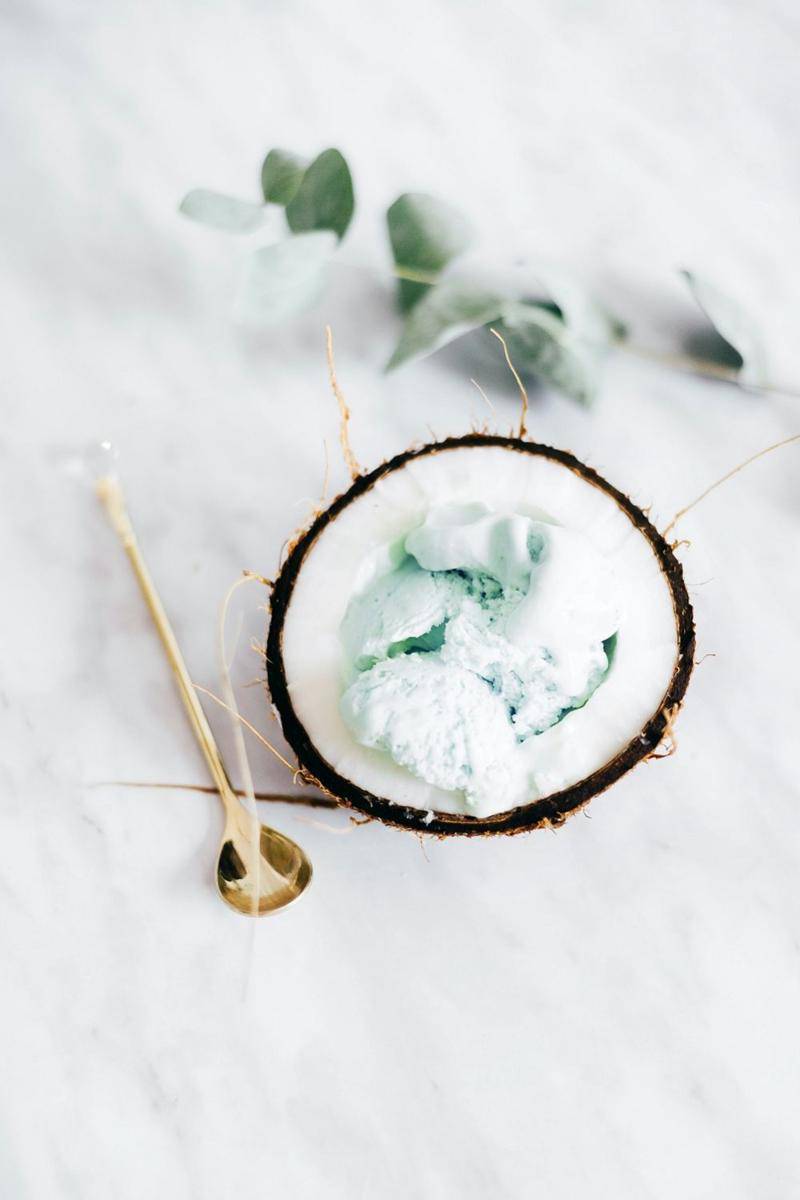 ilustrasi es krim kelapa (unsplash.com/alexagorn)