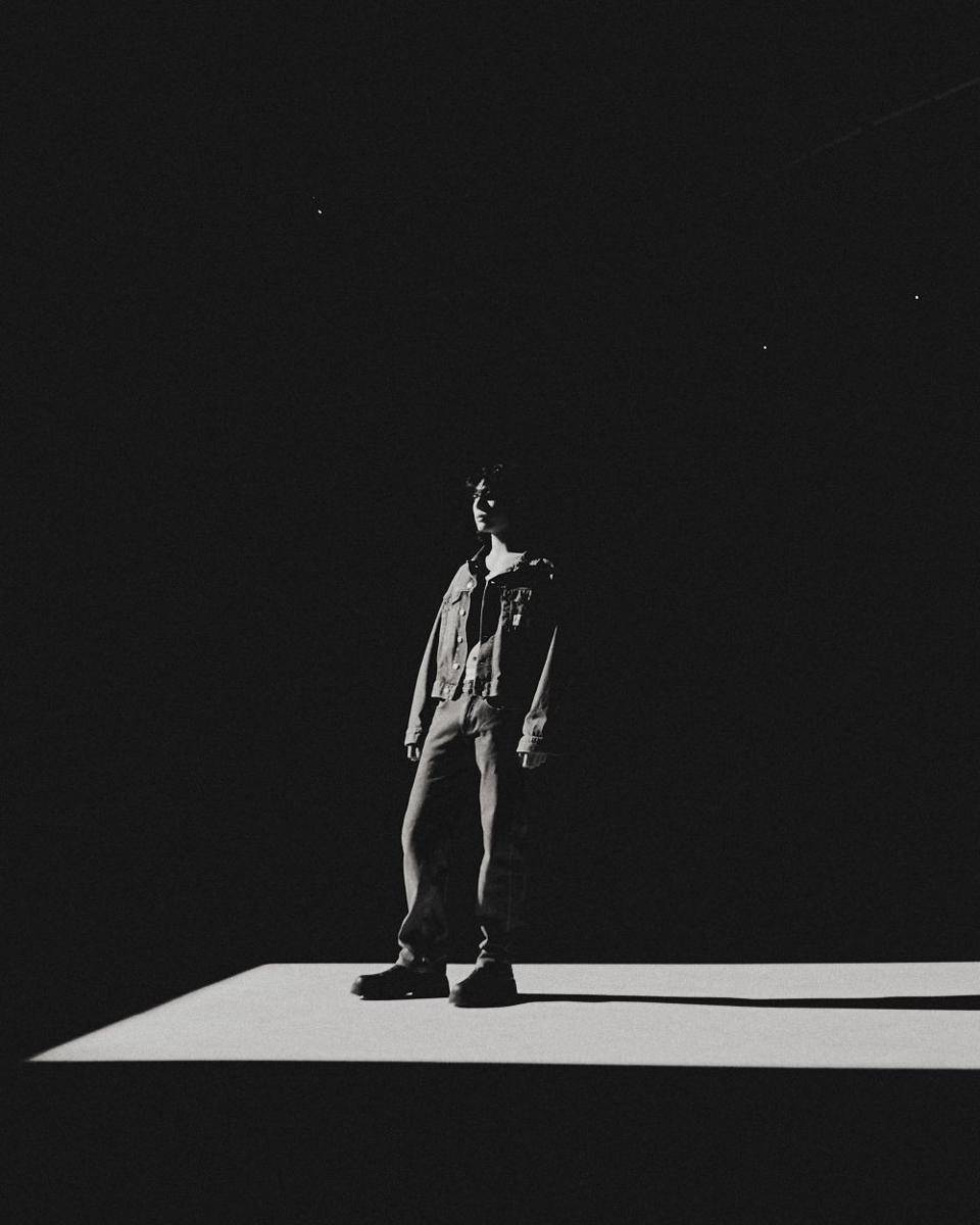 Jungkook BTS di balik layar pemrotretan Calvin Klein (twitter.com/CalvinKlein)
