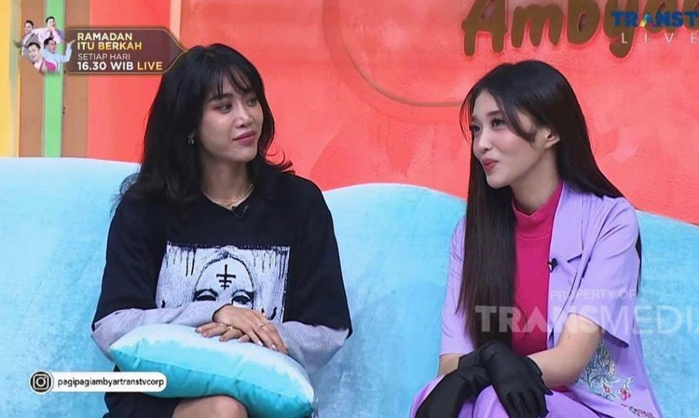 9 Potret Sysca Bowie Mirip Widi Vierratale, Banyak Persamaannya!