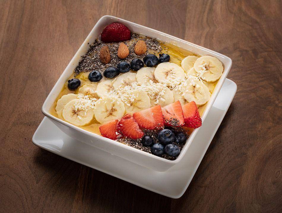 smoothie bowl (pixabay.com/ratrvash)