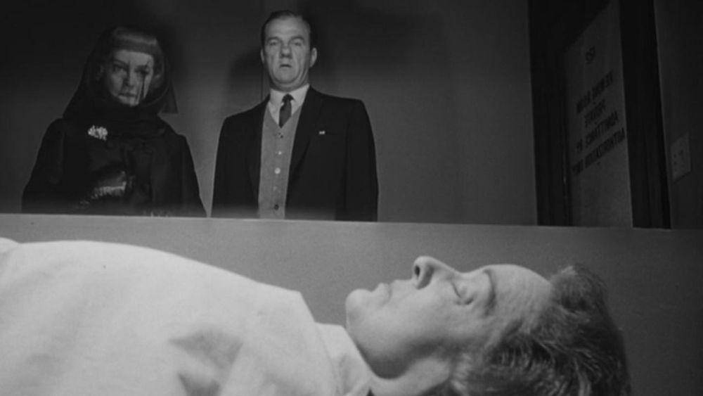 cuplikan film Dead Ringer (dok. Warner Bros. Pictures/Dead Ringer)