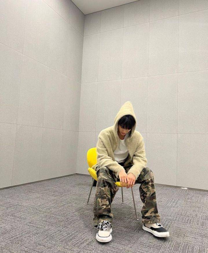 Potret daily outfit Jungwoo NCT 127 (instagram.com/sugaringcandy)