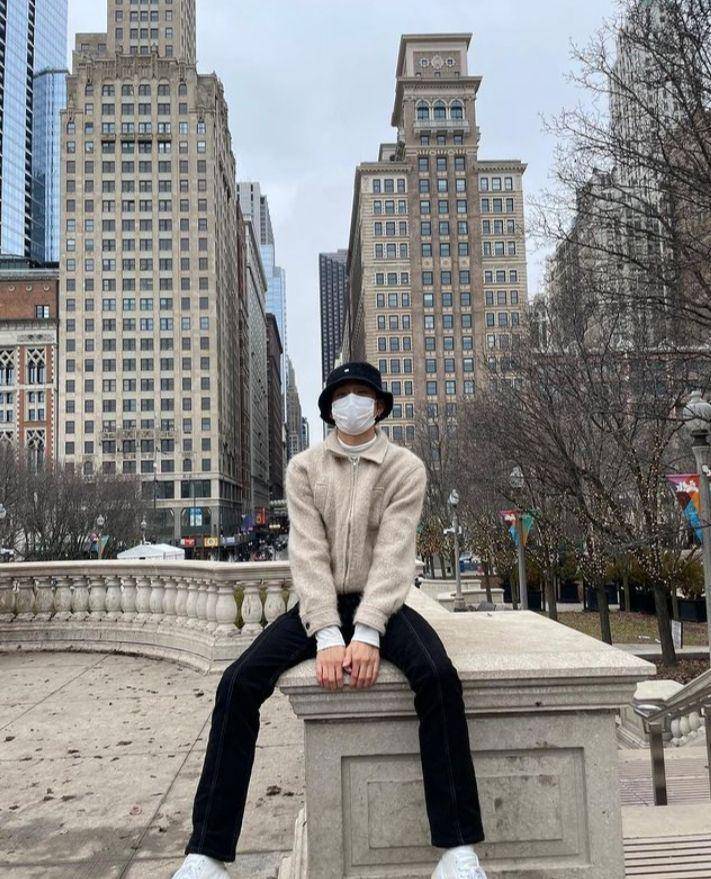 Potret daily outfit Jungwoo NCT 127 (instagram.com/sugaringcandy)