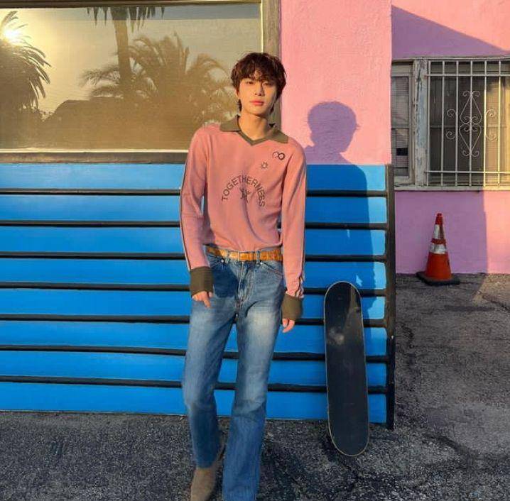 Potret daily outfit Jungwoo NCT 127 (instagram.com/sugaringcandy)