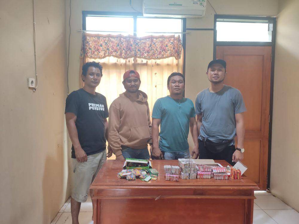 Sebagai petasan hasil sitaan dari PKL oleh jajaran Polsek Rasana'e Barat Kota Bima (Dok/Polsek Rasana'e Barat)